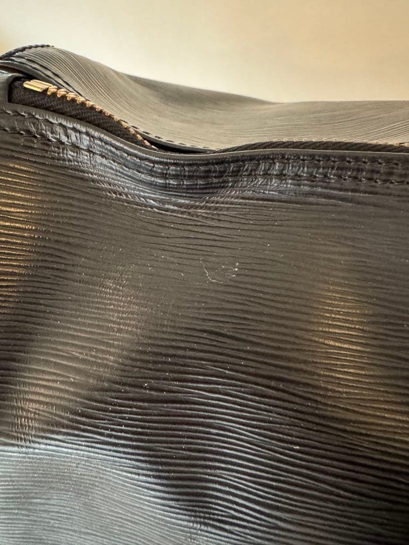 Louis Vuitton エピ キーポル 60 ノアール