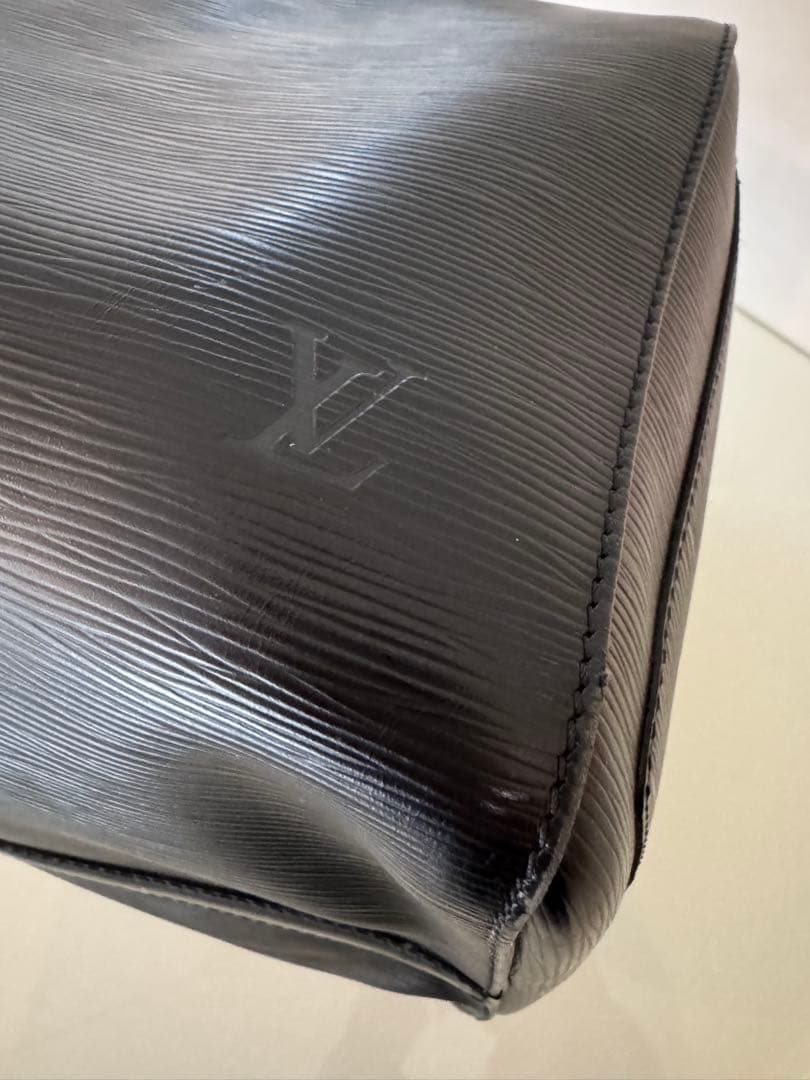 Louis Vuitton エピ キーポル 60 ノアール