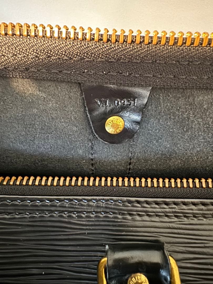 Louis Vuitton エピ キーポル 60 ノアール