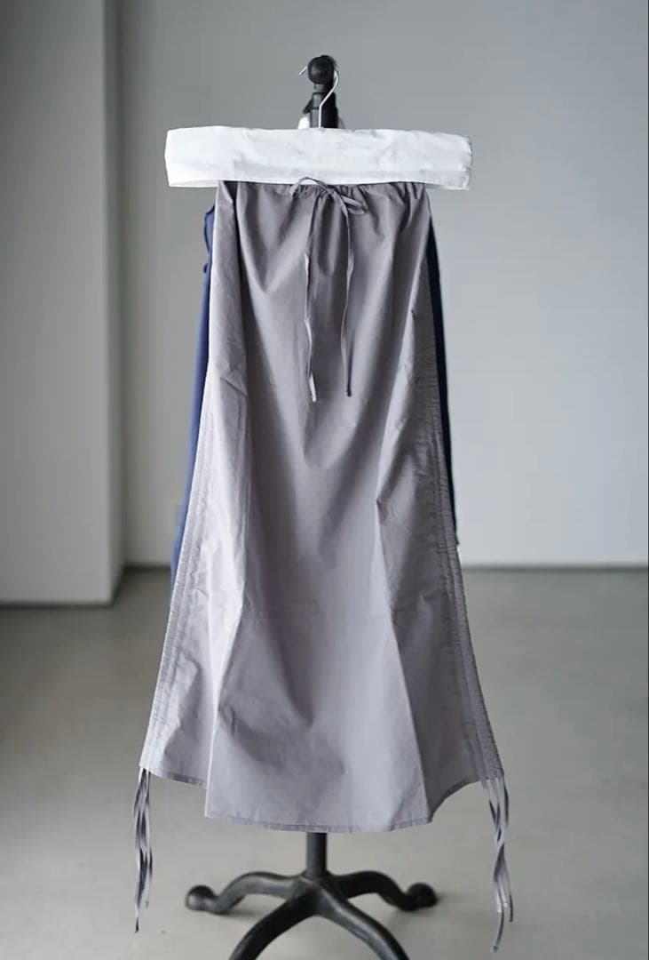【BASERANGE】PICTORIAL STRAP SKIRT