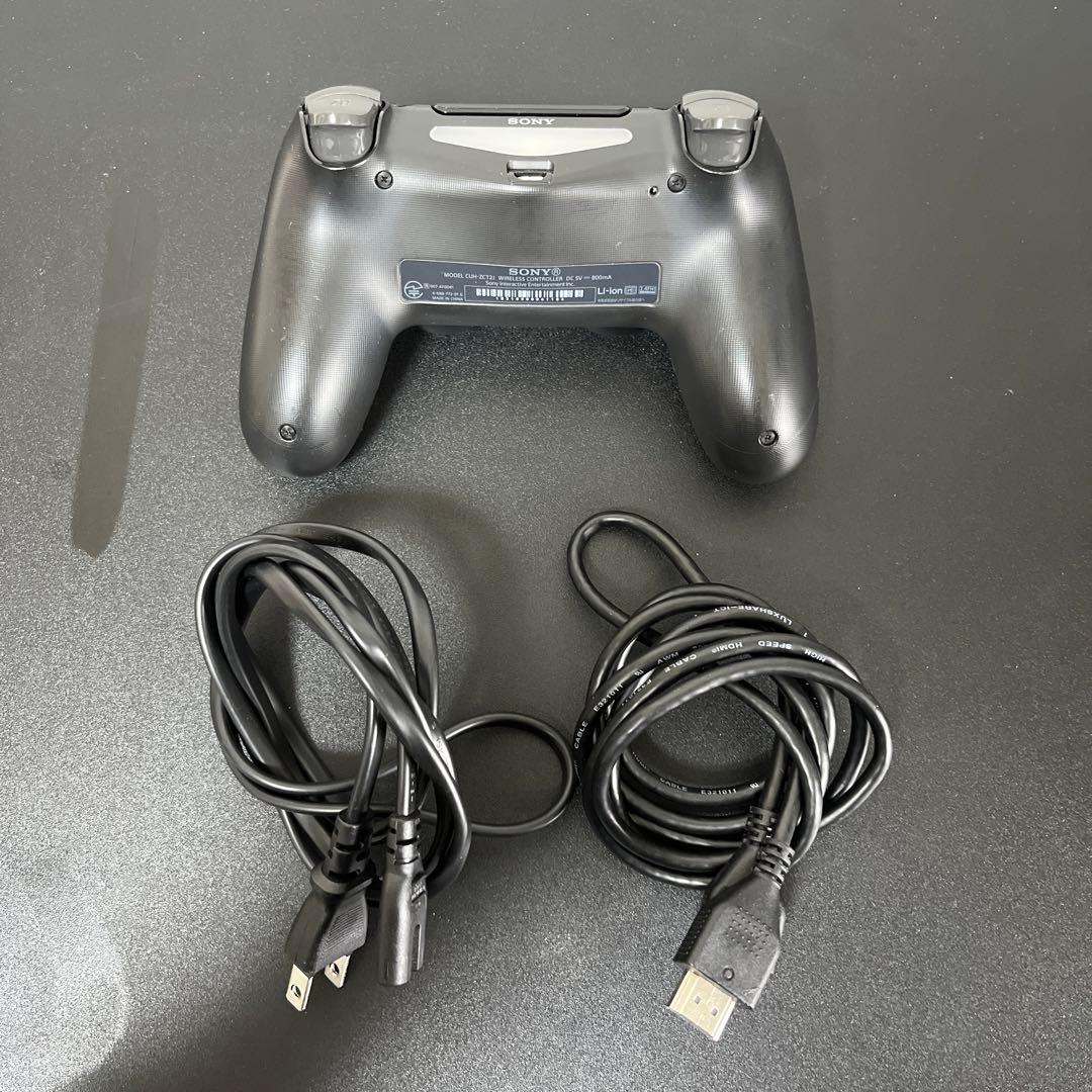 PS4本体とプラグ類、及びコントローラ×1