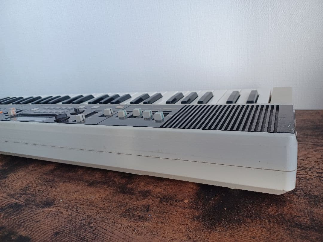 CASIO Casiotone MT-70 シンセサイザー　カシオ　キーボード