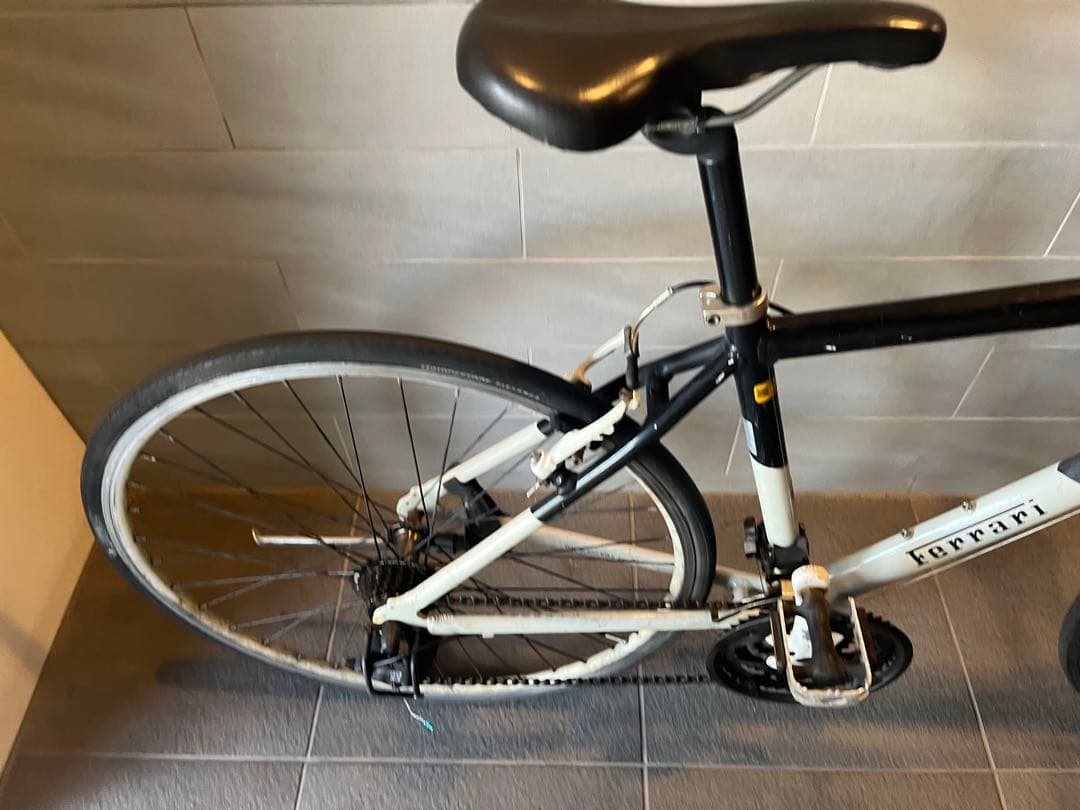 【東京近郊受渡希望】クロスバイク　フェラーリ　軽量車体　即乗可能
