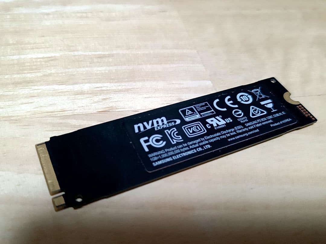 サムスン970 EVO Plus 2TB SSD M.2 NVMe DRAM搭載