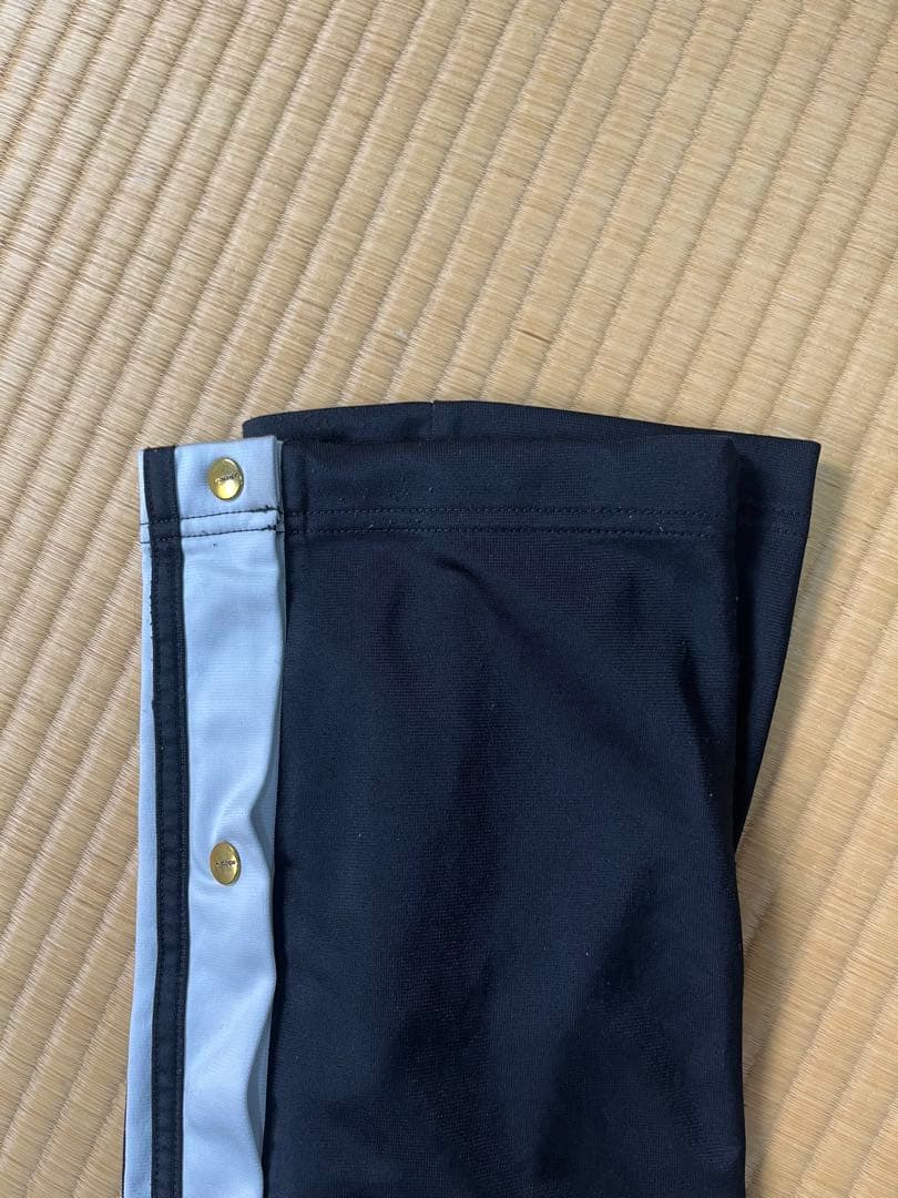 ブラックピンク着用　adidas アディブレイク トラックパンツ