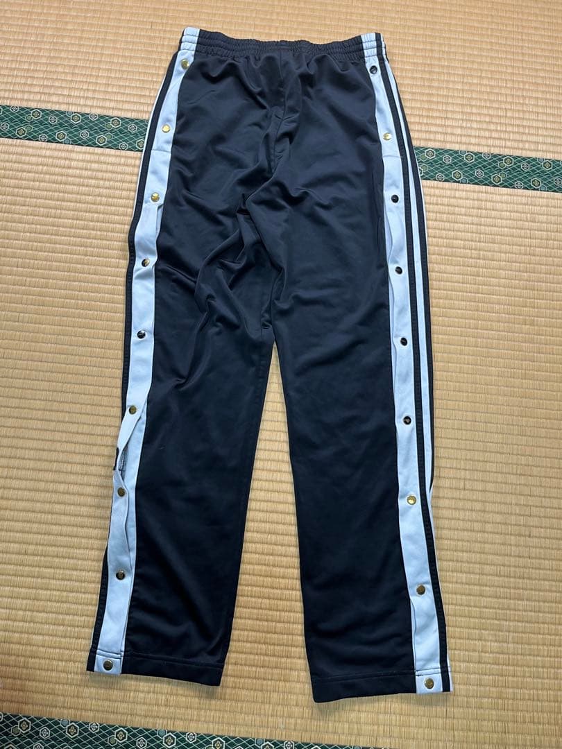 ブラックピンク着用　adidas アディブレイク トラックパンツ