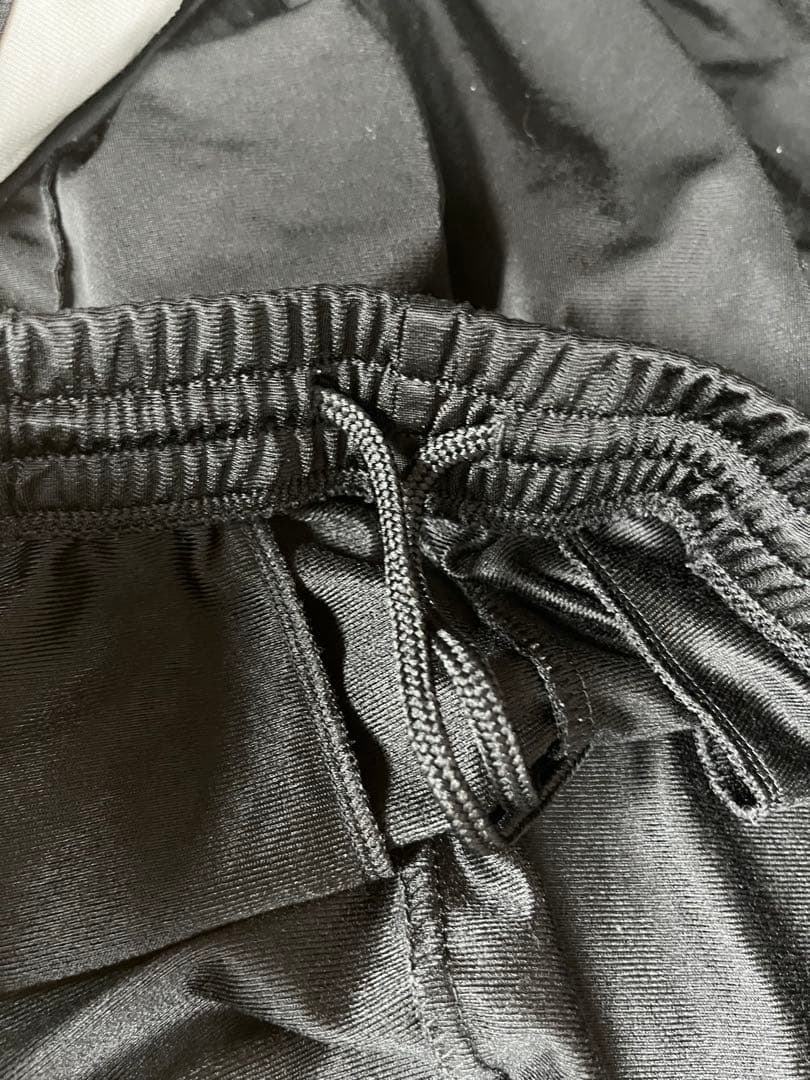ブラックピンク着用　adidas アディブレイク トラックパンツ