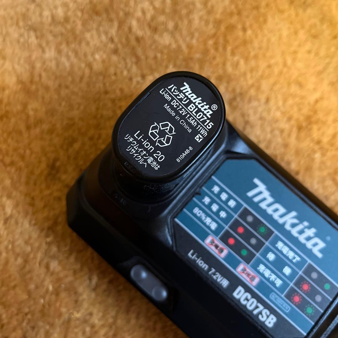 マキタ　掃除機　CL070D 充電式クリーナー　7.2V カプセル式