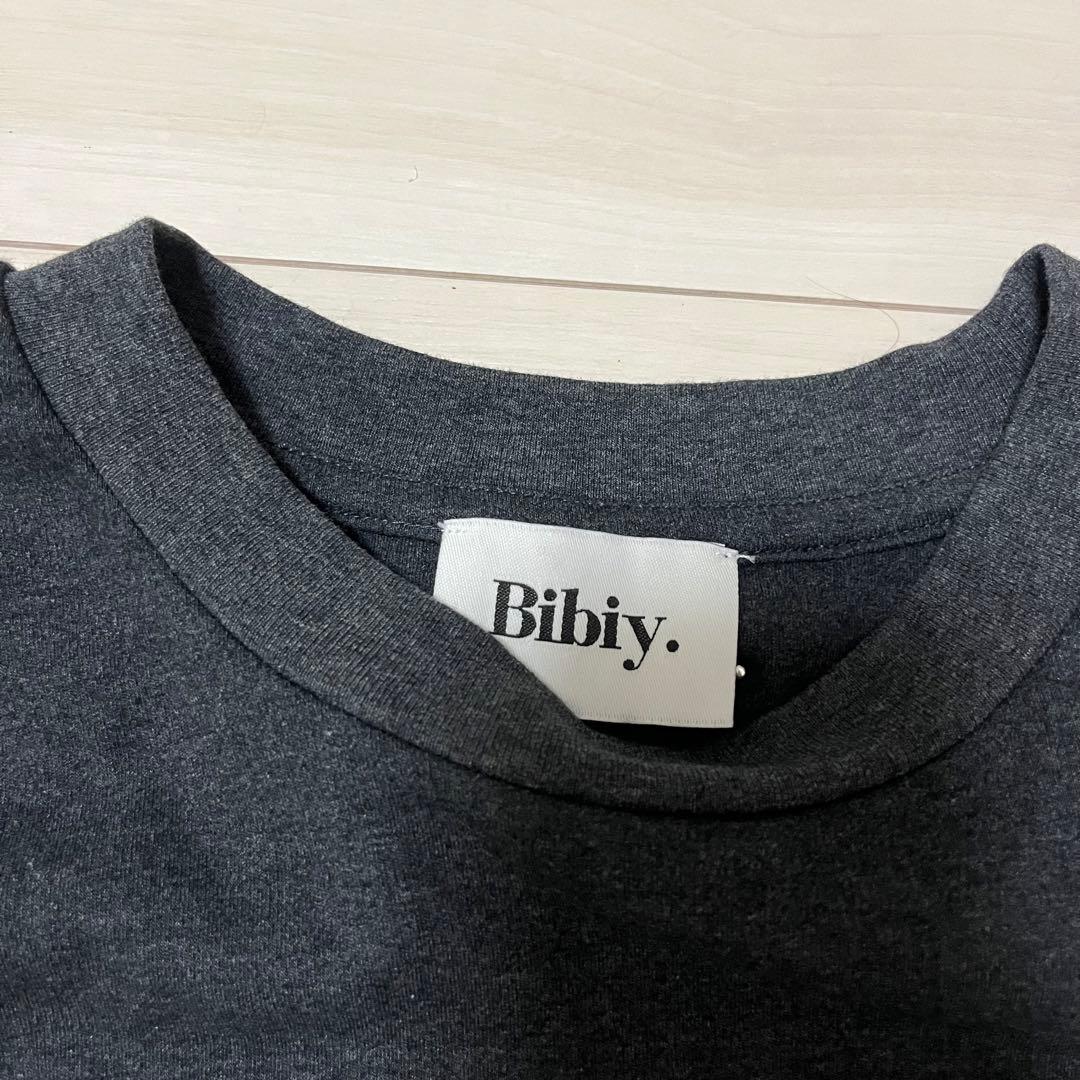 Bibiy. Tシャツ
