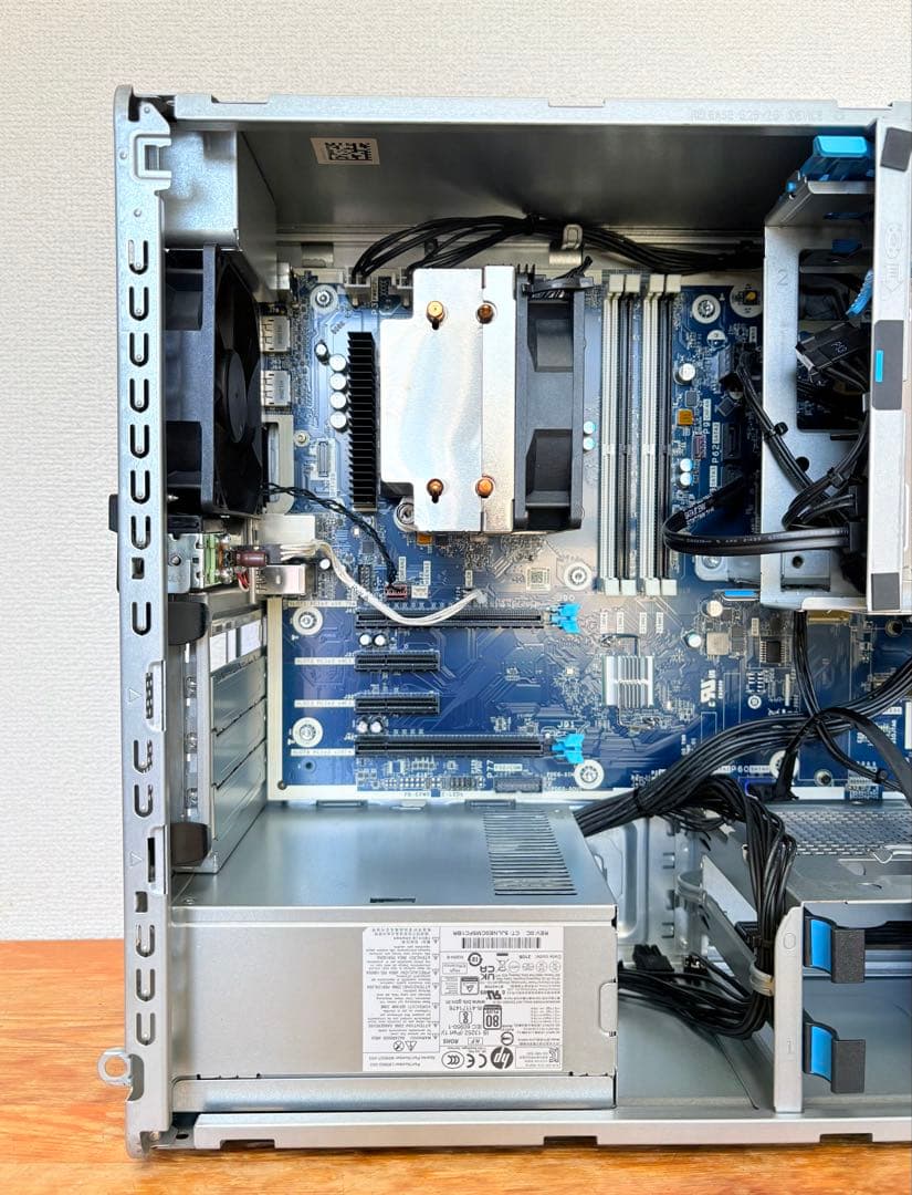 ベアボーン状態のHP Z2 Tower G5 （Xeon W-1250付き）