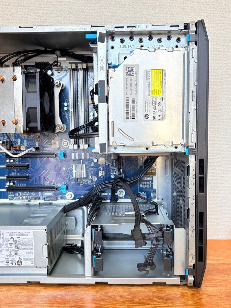 ベアボーン状態のHP Z2 Tower G5 （Xeon W-1250付き）
