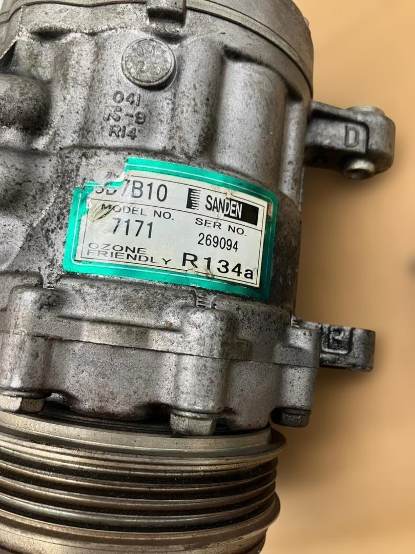 スズキ キャリー　H29年　型式EBD-DA16T A/Cエアコンコンプレッサー