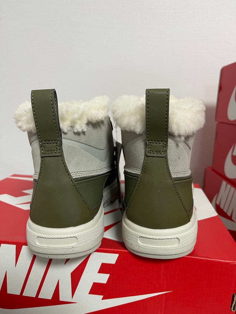 【新品未使用】 Nike ウィメンズ ウッドサイド チャッカ２（25.5）