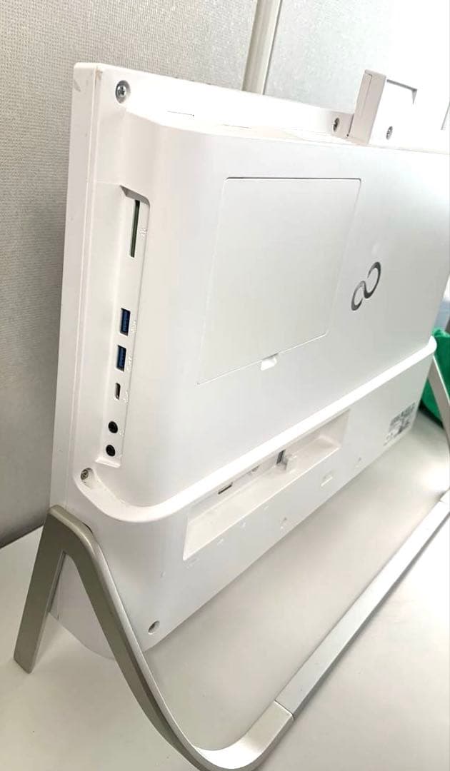 563美品✨富士通 一体型PC SSD256GB メモリ8GB office付き