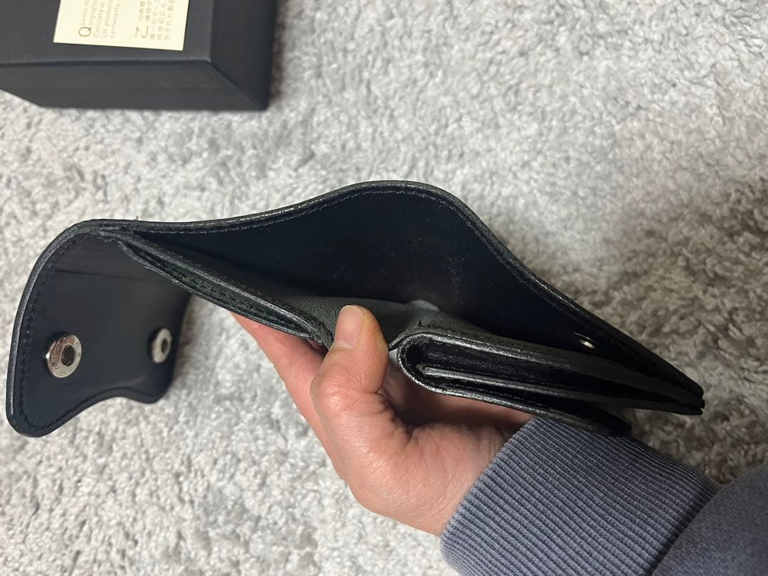 KURA 二つ折り財布 黒 レザー