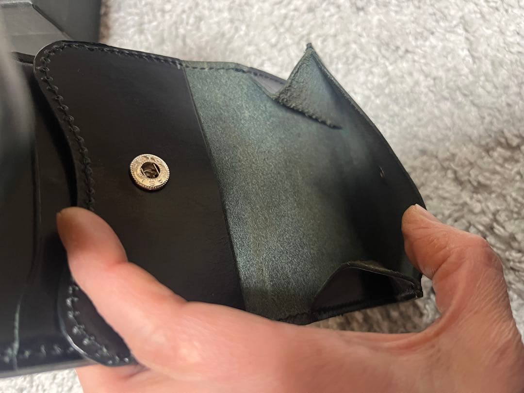 KURA 二つ折り財布 黒 レザー