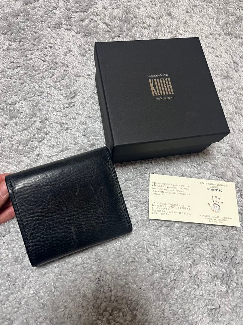 KURA 二つ折り財布 黒 レザー