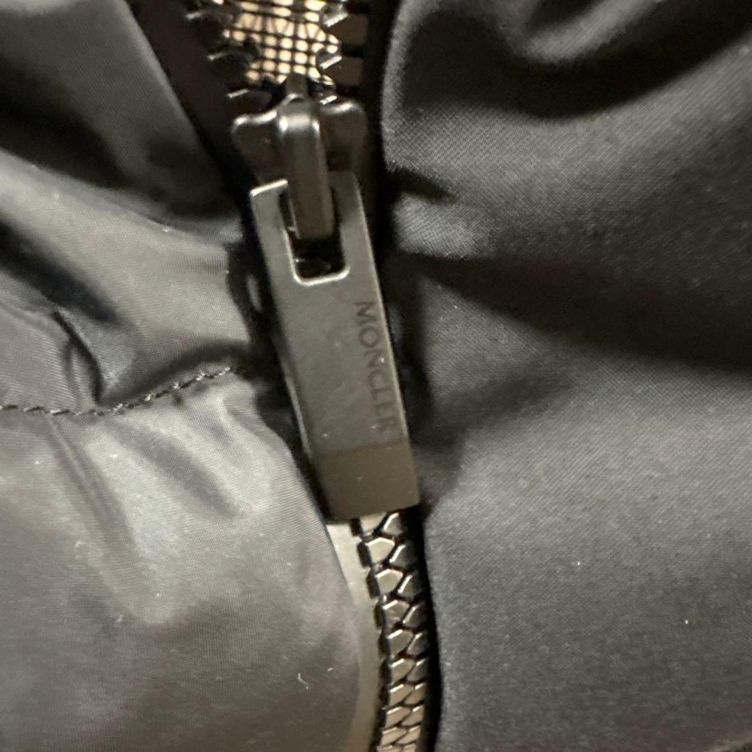 MONCLER ブラック ダウンベスト フード付き　サイズ3