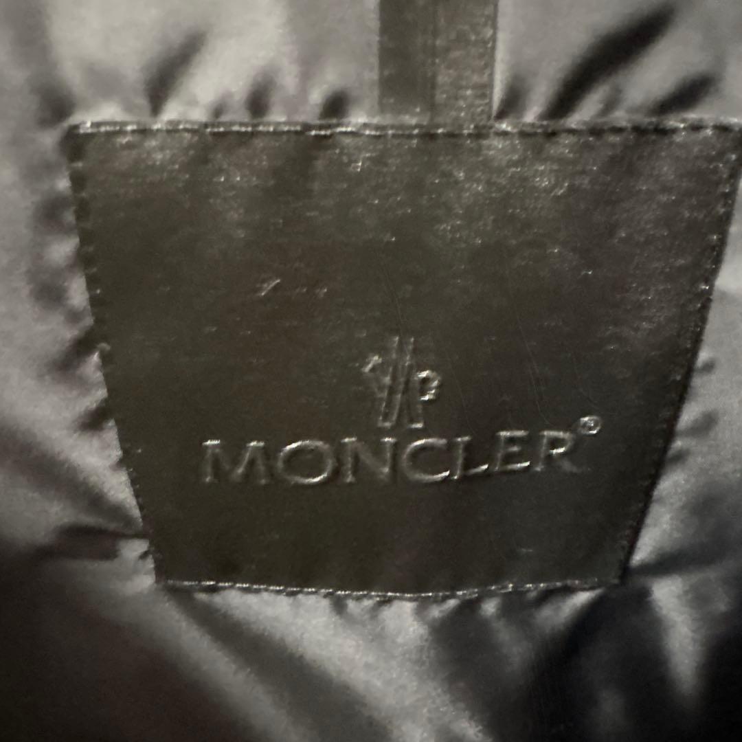 MONCLER ブラック ダウンベスト フード付き　サイズ3