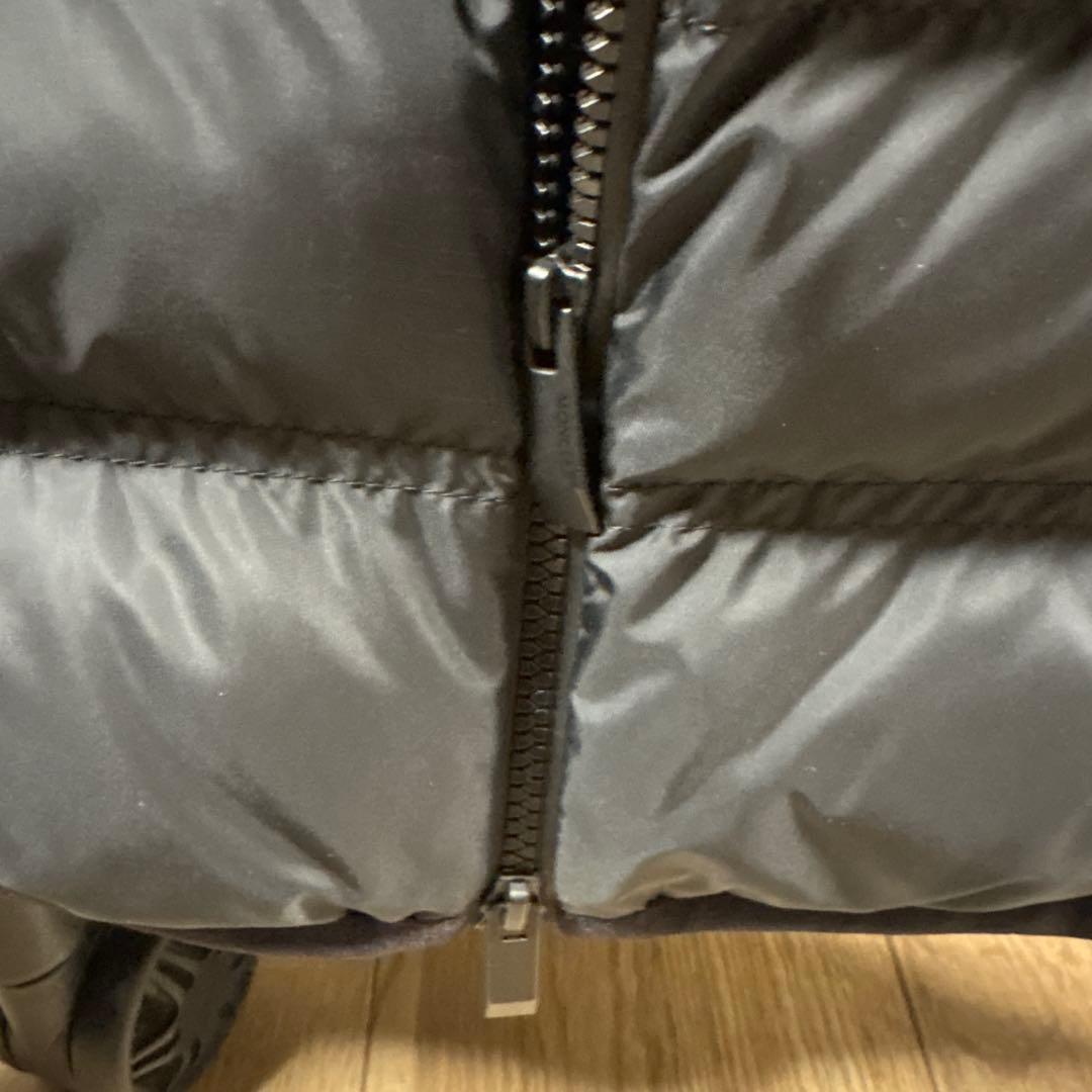 MONCLER ブラック ダウンベスト フード付き　サイズ3