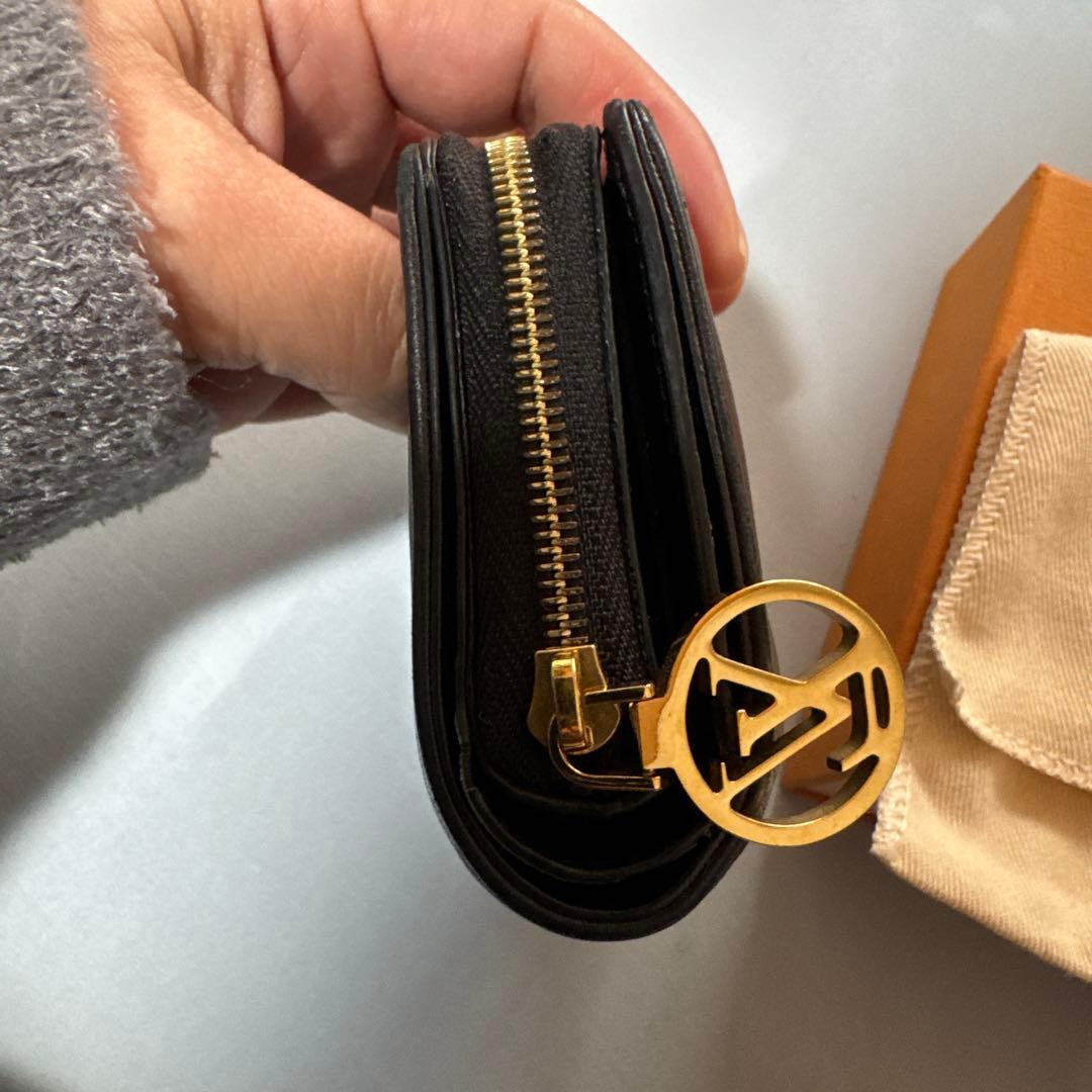 ヴィトン ポルトフォイユ ルー エンボス加工 コンパクト財布 黒
