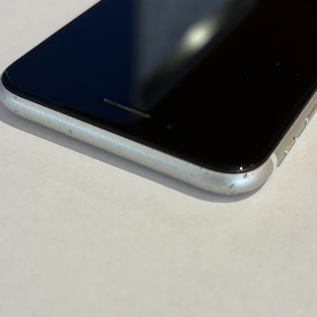 iPhone SE3 64Gb SIMフリー スターライト　白色　602261