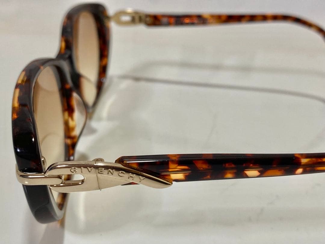 Givenchy ブラウン キャットアイ サングラス✨未使用✨極美品✨