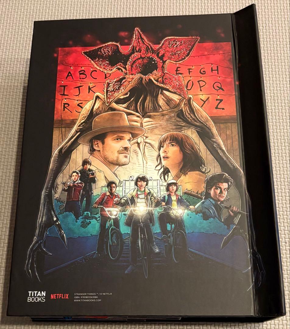 STRANGER THINGS ポップアップ ブック　ストレンジャーシングス
