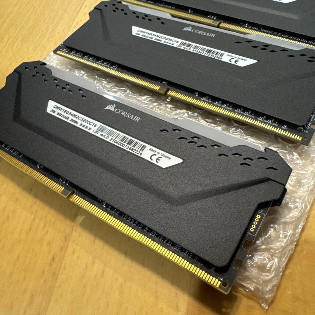 メモリー CORSAIR VENGEANCE RGB PRO DDR4 8x4 32GB