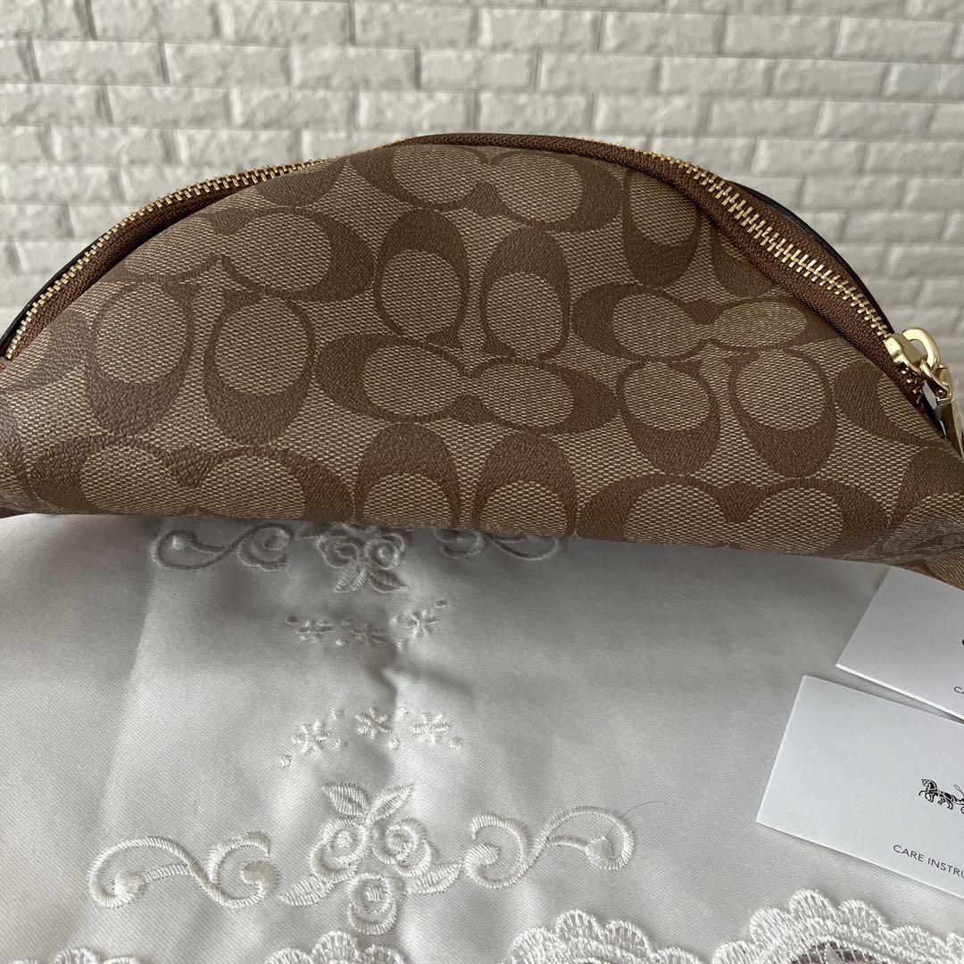 【美品】COACH ロゴ入り ボディバッグ ブラウン