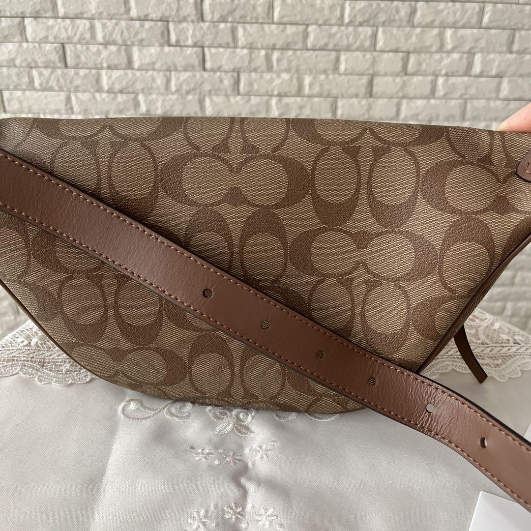 【美品】COACH ロゴ入り ボディバッグ ブラウン