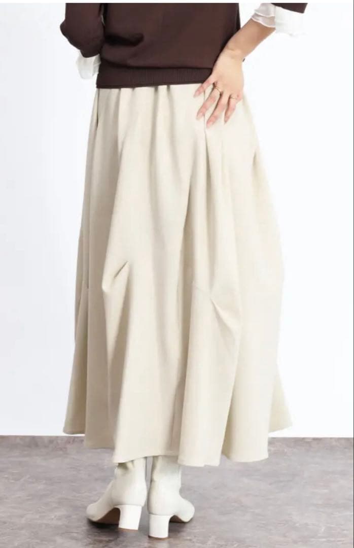 新品 ヤマダヤ ☆FENNEL タックワークストレッチフレアスカート　ベージュ