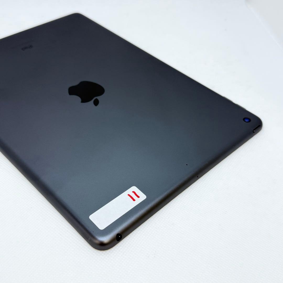 美品 iPad 第7世代 (32GB) Wi-Fiモデルスペースグレー