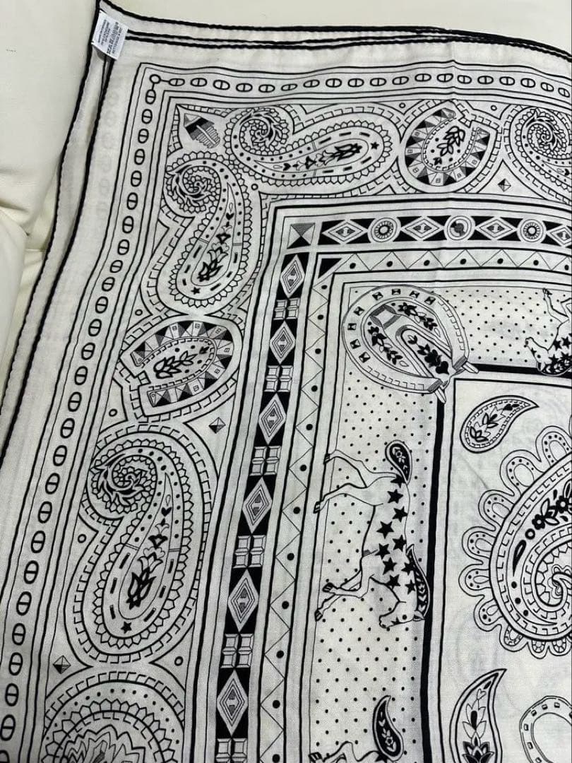 HERMESカシシル カレジェアン 白黒＜シュヴァル・ドゥ・クール・バンダナ＞