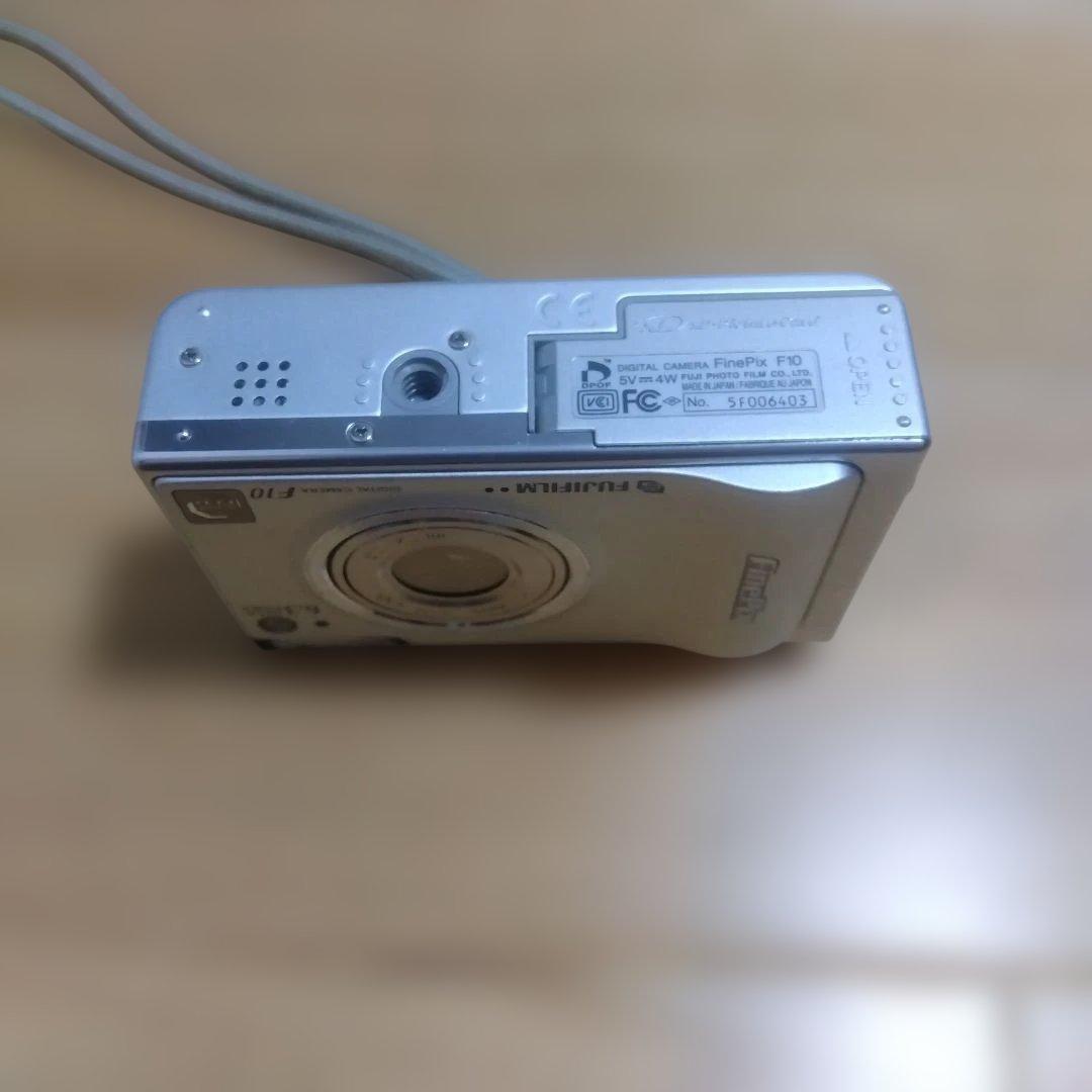 FUJIFILMFinepix　F10コンパクトデジタルカメラ