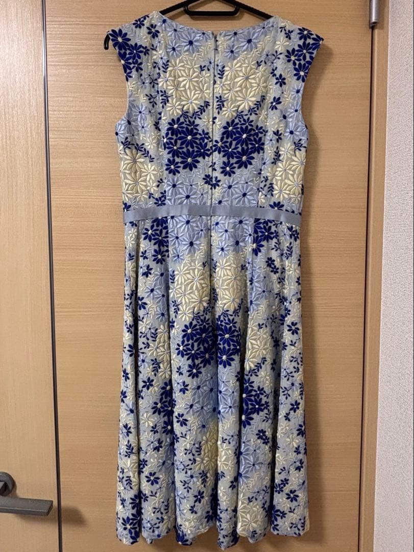 TOCCA花柄刺繍ノースリーブワンピース(新品未使用、タグ付き)