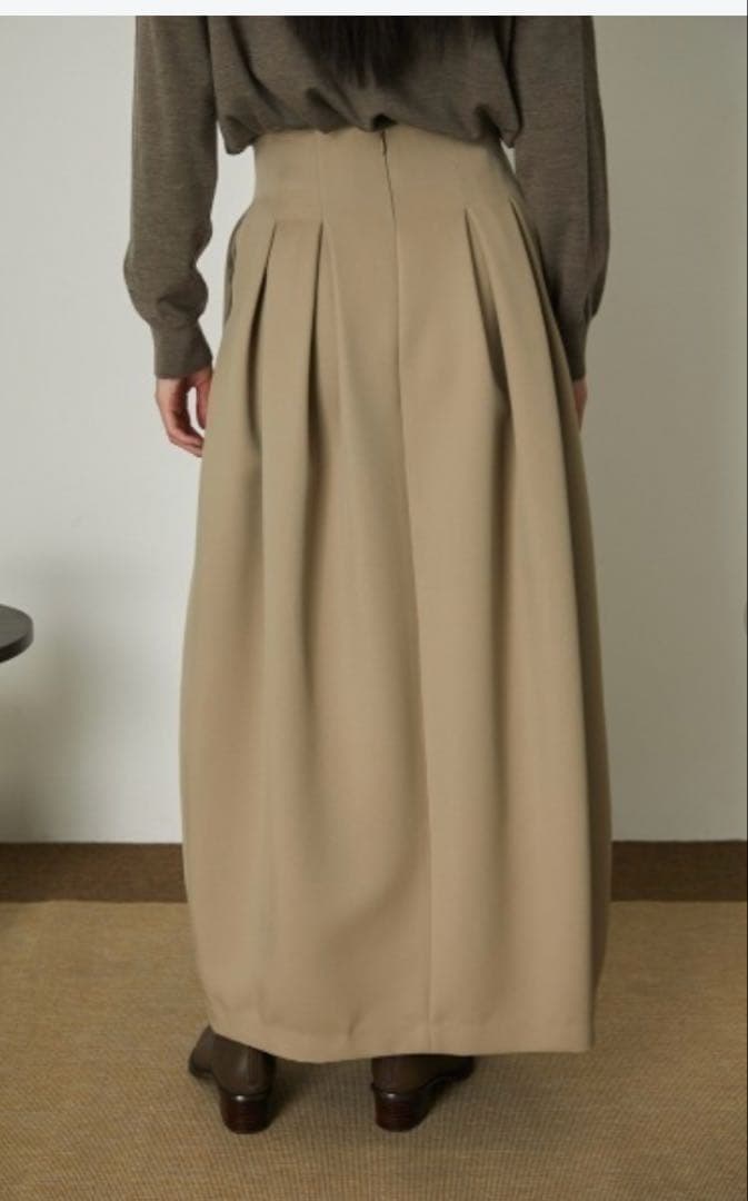 【美品】RIM.ARK 2tuck shoulder SK コクーンスカート