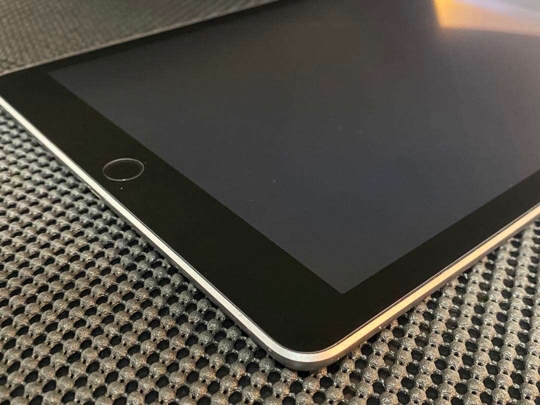 N139 リペア品 iPad 第6世代 32GB スペースグレー SIMフリー