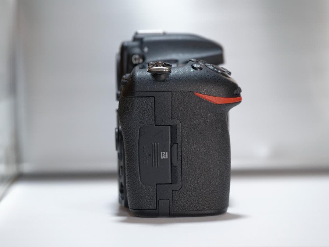 【撮影枚数 16466枚】Nikon D500 ボディ 付属品あり 薄傷あり