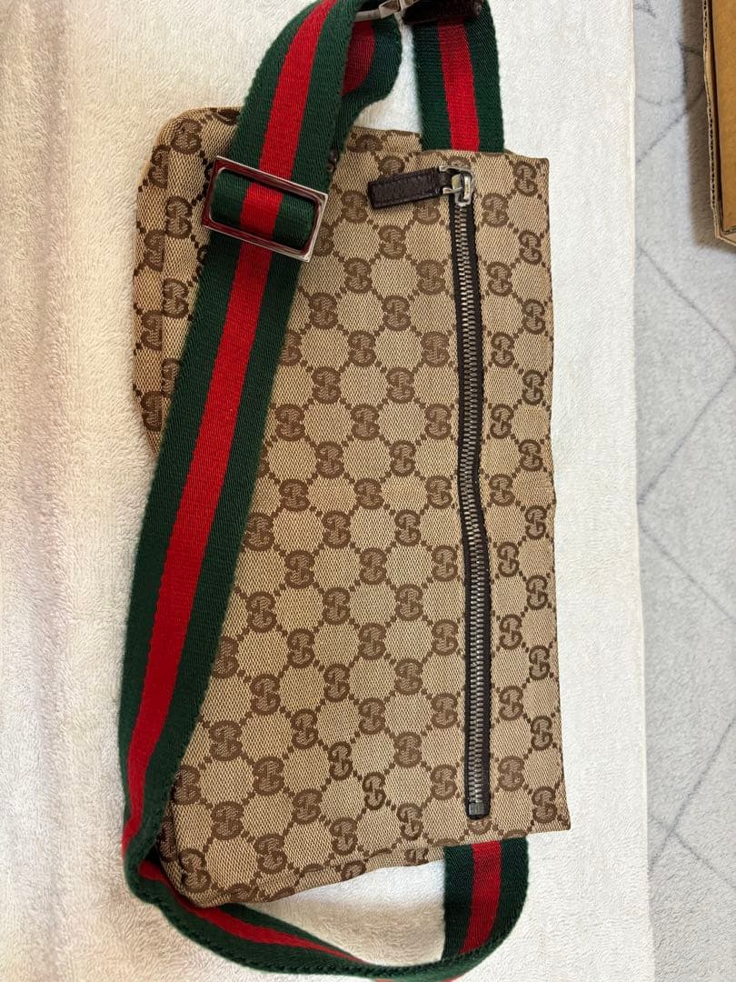 【美品】Gucci GGパターン ボディバッグ