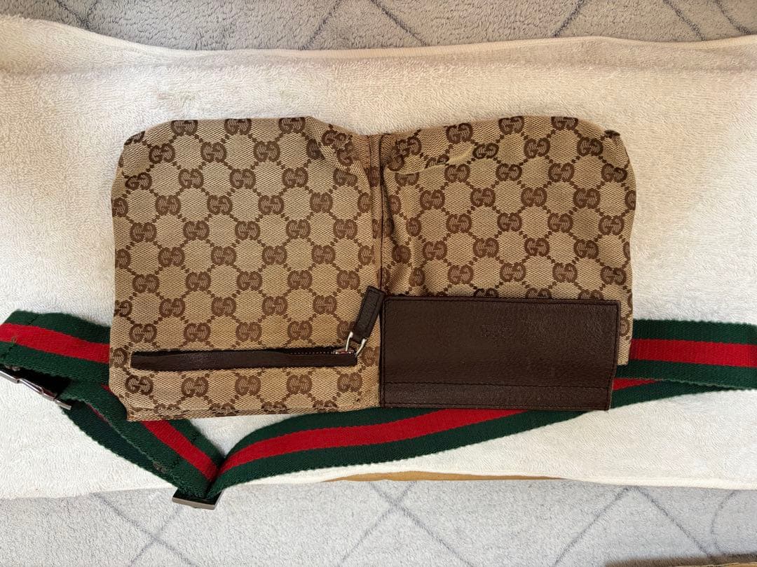 【美品】Gucci GGパターン ボディバッグ