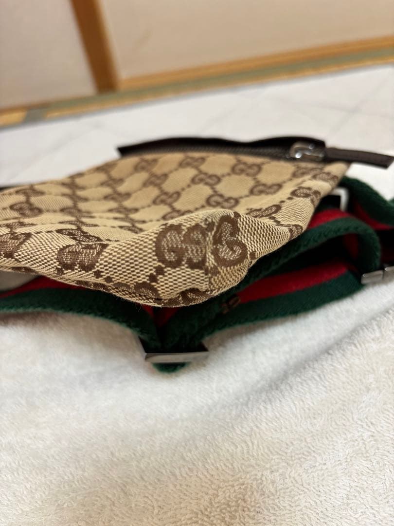 【美品】Gucci GGパターン ボディバッグ