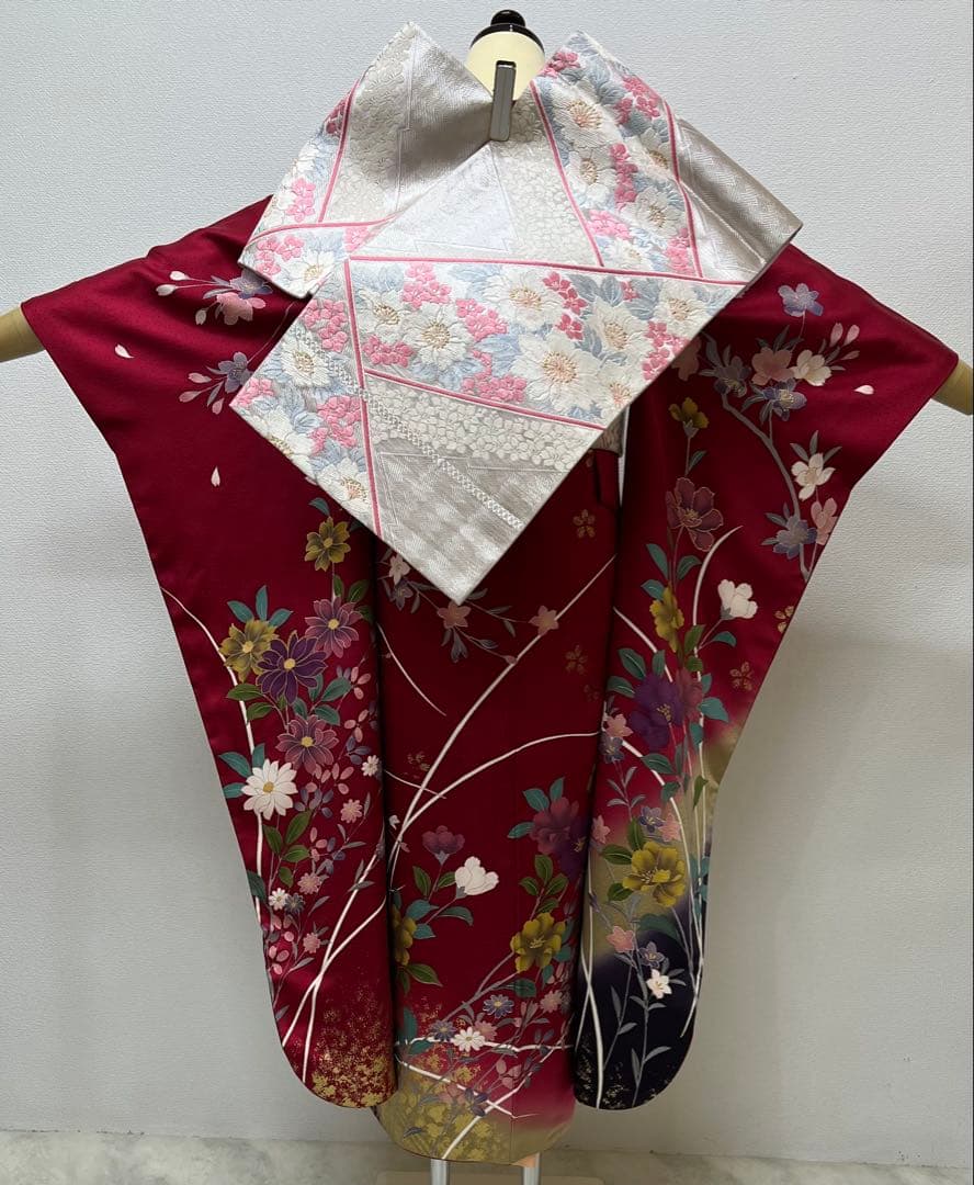 振り袖　フルセット　長襦袢付　草花　赤　金彩加工　刺繍入り　成人式　806