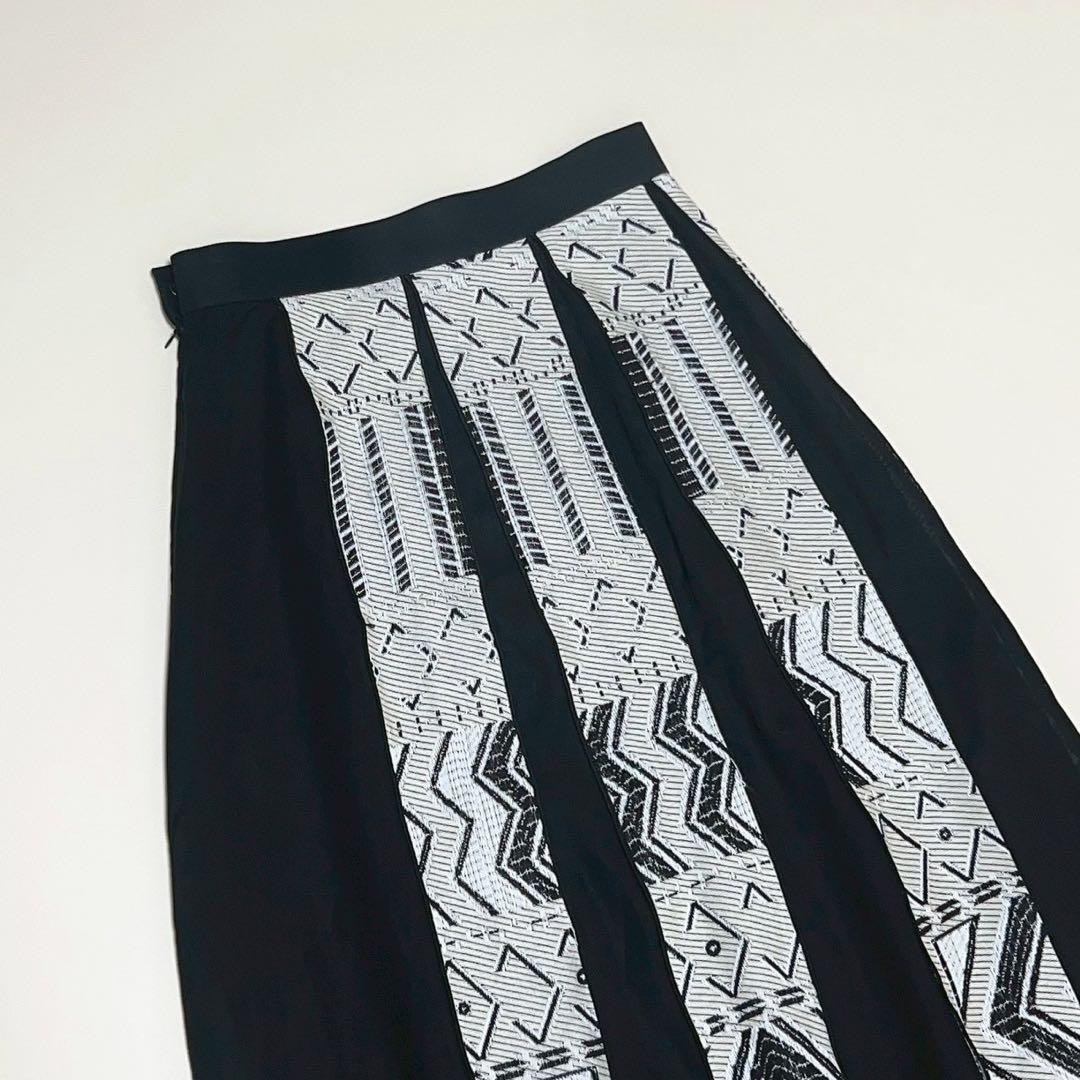 美品　アドーア/ADORE トライバルジャガードスカート　黒　刺繍　幾何学模様