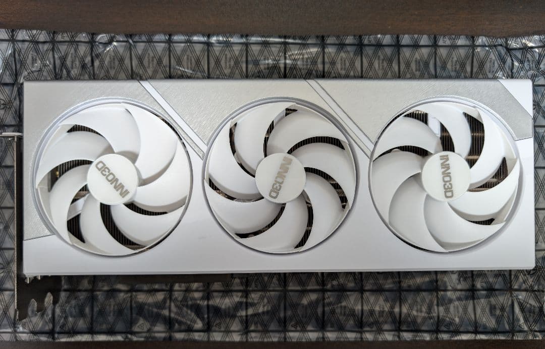 グラフィックボード・グラボ・ビデオカード INNO3D GeForce RTX 4090 X3OC White