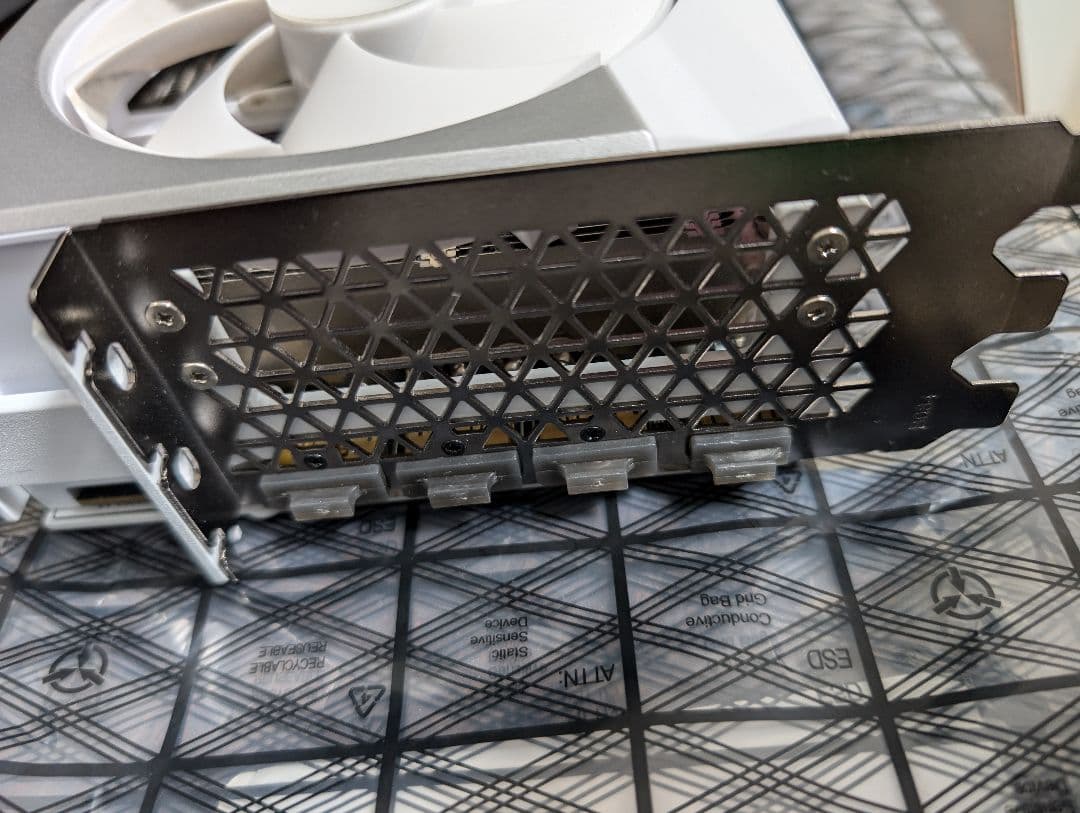 グラフィックボード・グラボ・ビデオカード INNO3D GeForce RTX 4090 X3OC White