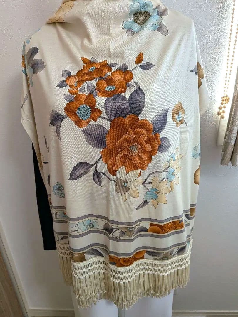 (超美品)レオナール LEONARD花柄アイボリー花柄ストール・ショール