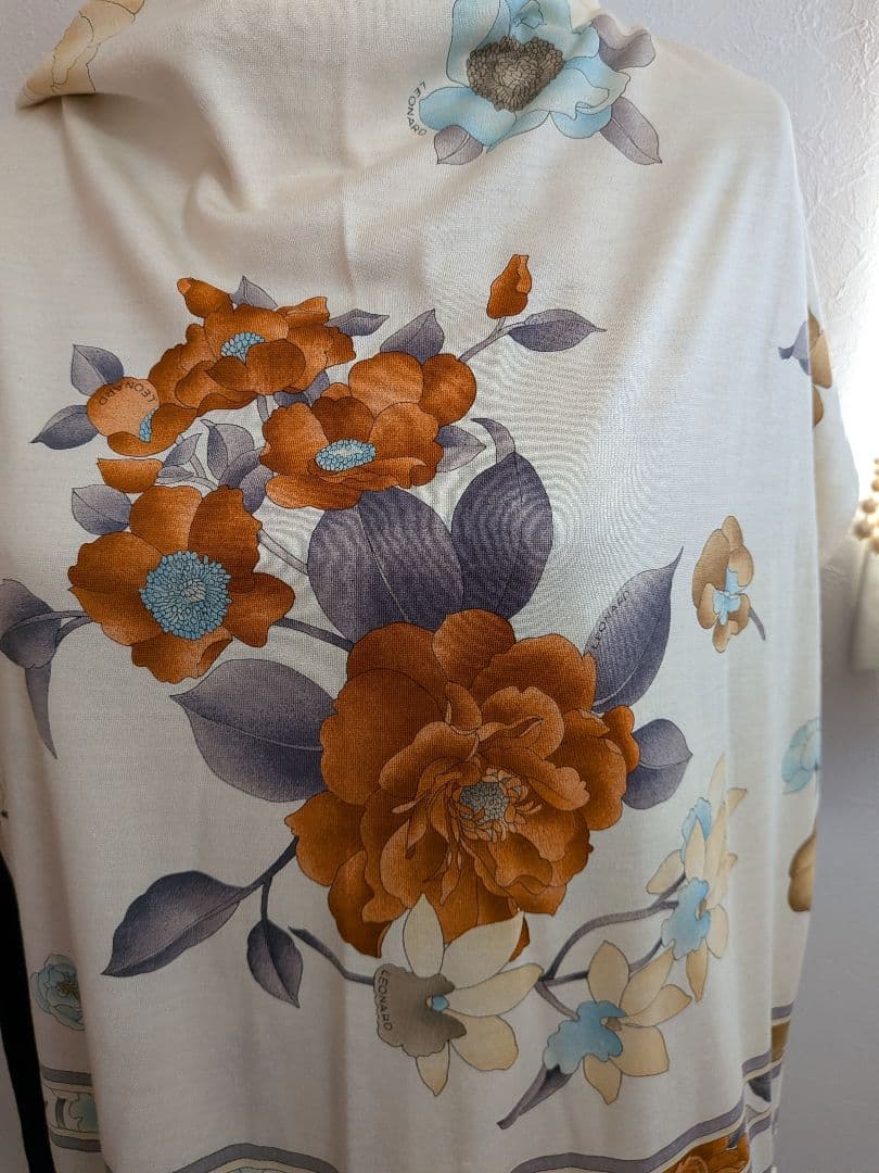 (超美品)レオナール LEONARD花柄アイボリー花柄ストール・ショール