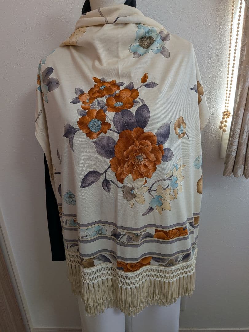 (超美品)レオナール LEONARD花柄アイボリー花柄ストール・ショール