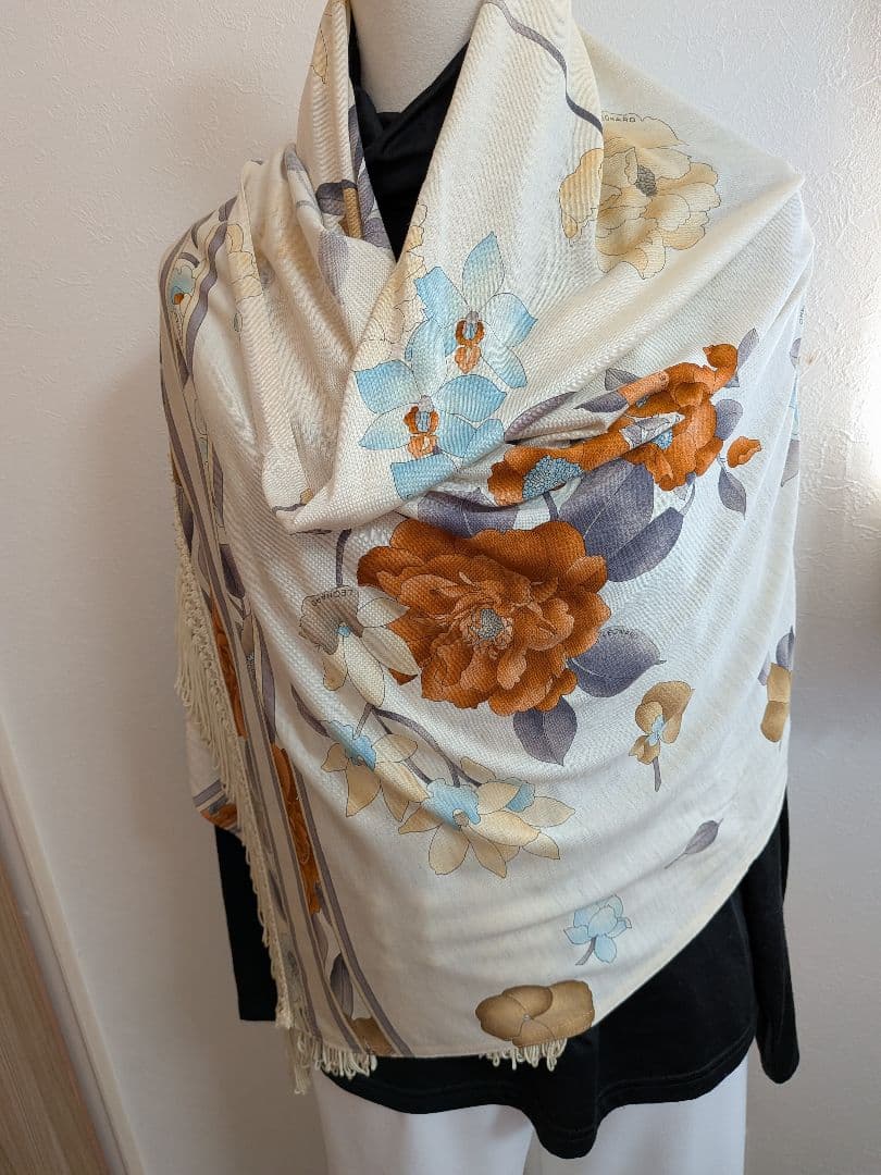 (超美品)レオナール LEONARD花柄アイボリー花柄ストール・ショール